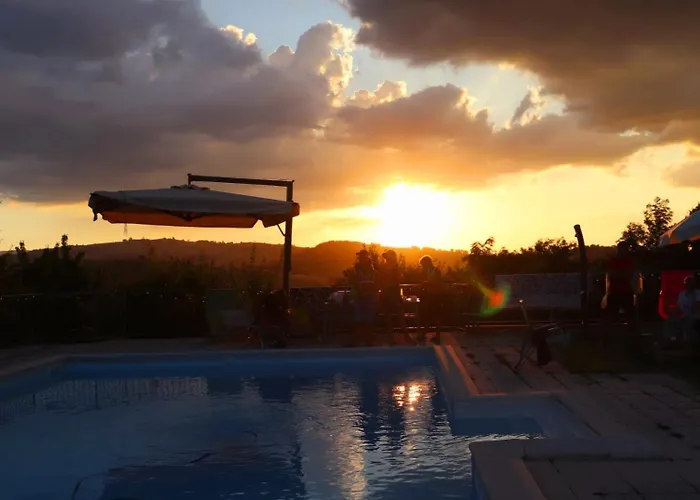 Casolara Apartments, & Glamping * Castello di Serravalle