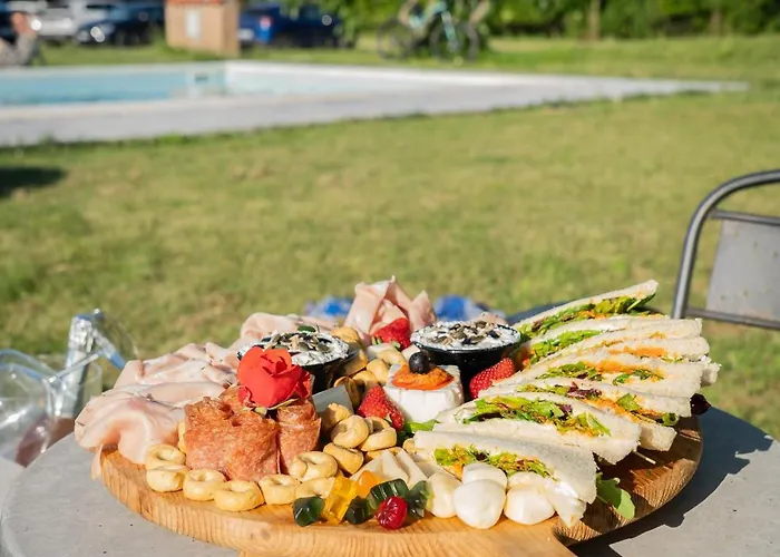 Casolara Apartments, & Glamping