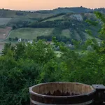 Casolara Apartments, & Glamping * Castello di Serravalle