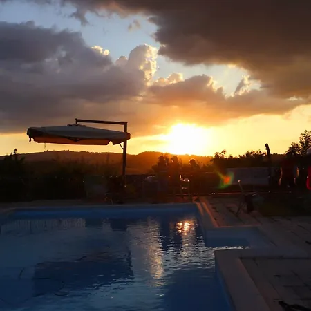 Casolara Apartments, & Glamping * Castello di Serravalle