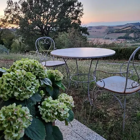 Casolara Apartments, & Glamping Apartment Castello di Serravalle