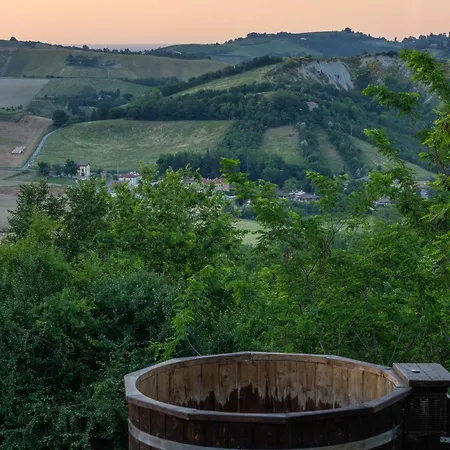 Casolara Apartments, & Glamping * Castello di Serravalle