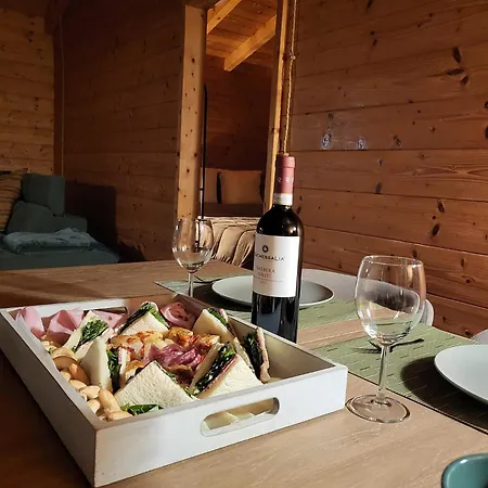 Casolara Apartments, & Glamping Castello di Serravalle