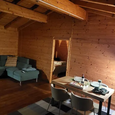 Casolara Apartments, & Glamping Apartment Castello di Serravalle