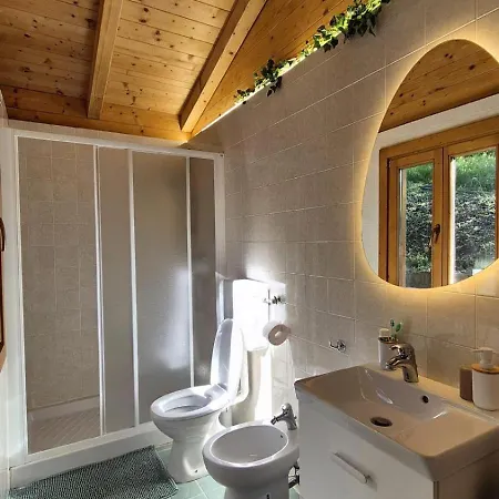 Casolara Apartments, & Glamping Apartment Castello di Serravalle