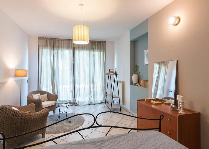 Daire Casolara Apartments, & Glamping Castello di Serravalle