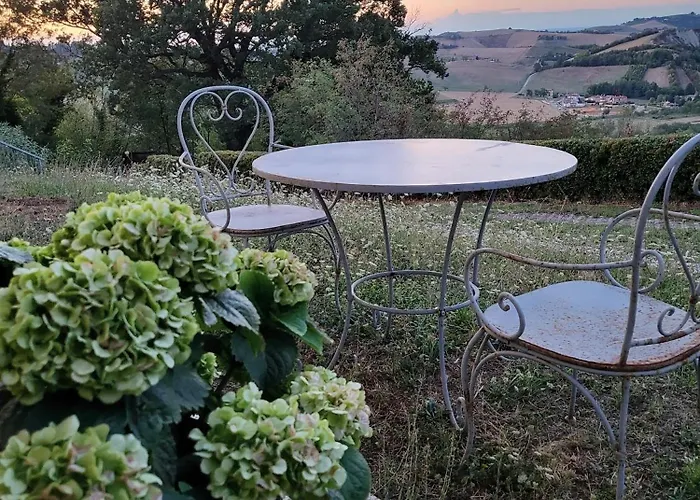 Casolara Apartments, & Glamping Daire Castello di Serravalle