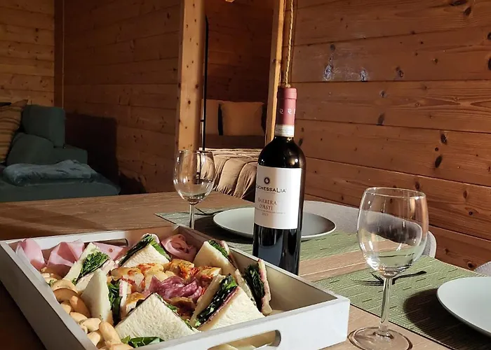 Casolara Apartments, & Glamping Castello di Serravalle